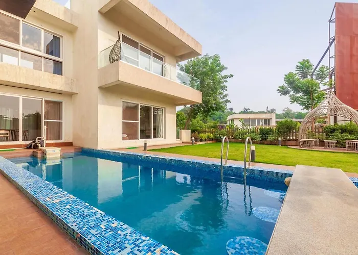 Villa Azul: Stayvista Retreat with Pool, Snooker & Garden Gazebo Lonavala